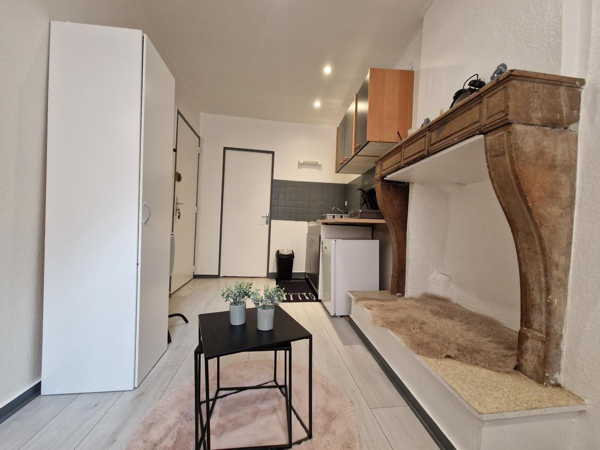 Le Cocon Apartment เบอซองซง ภายนอก รูปภาพ
