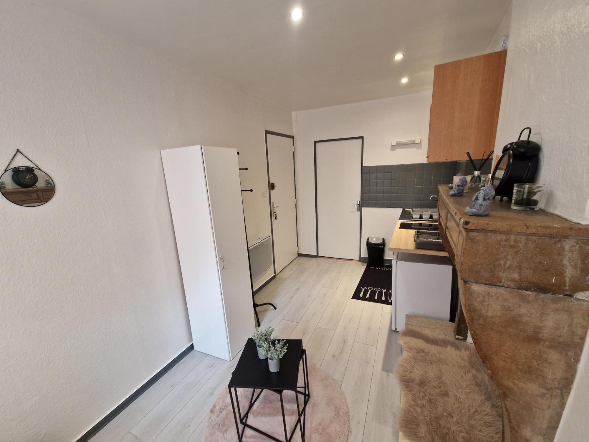 Le Cocon Apartment เบอซองซง ภายนอก รูปภาพ