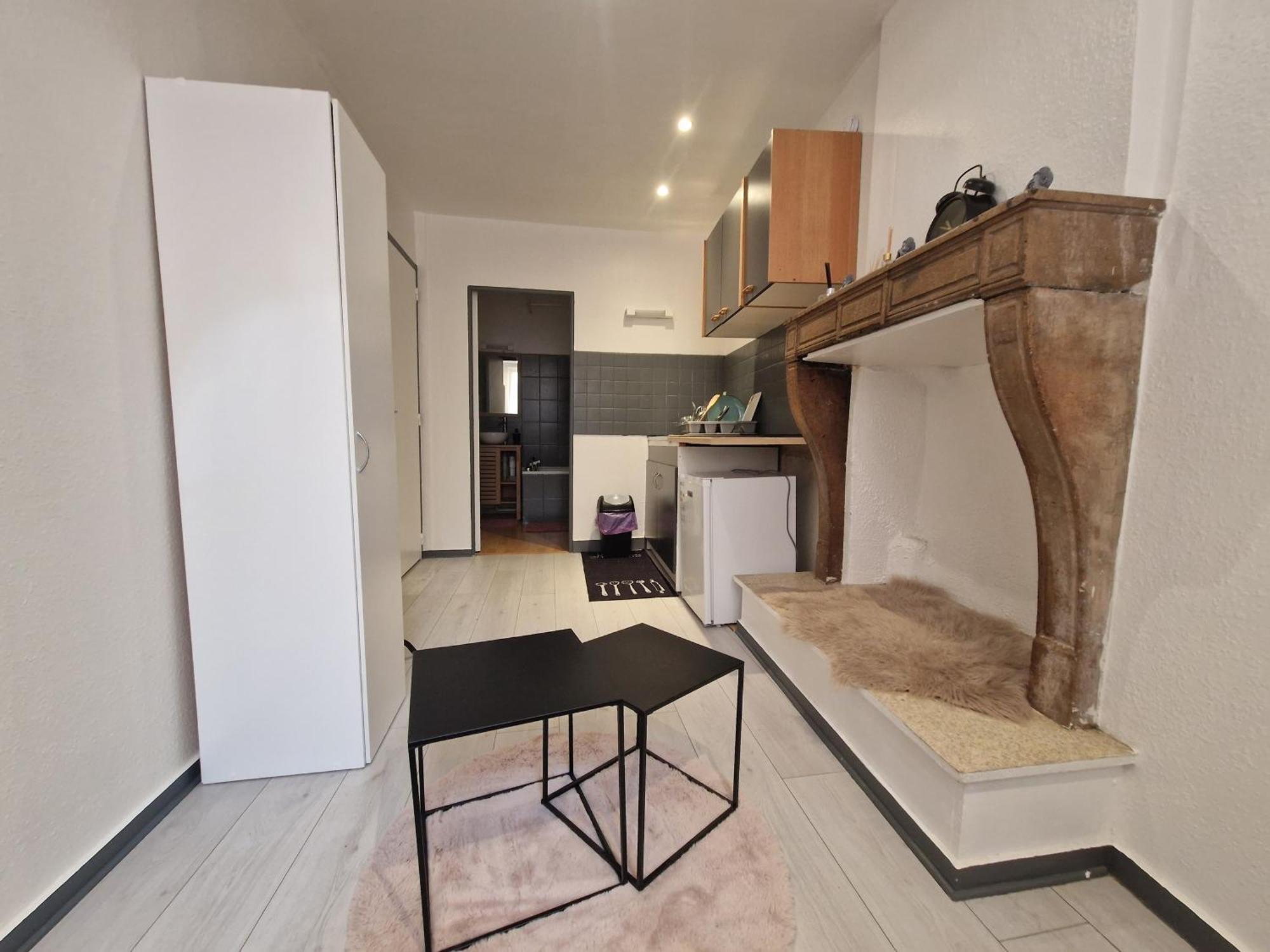 Le Cocon Apartment เบอซองซง ภายนอก รูปภาพ
